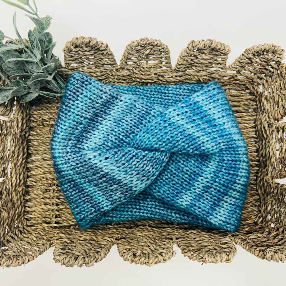 Knit Twist Ear Warmer 💙